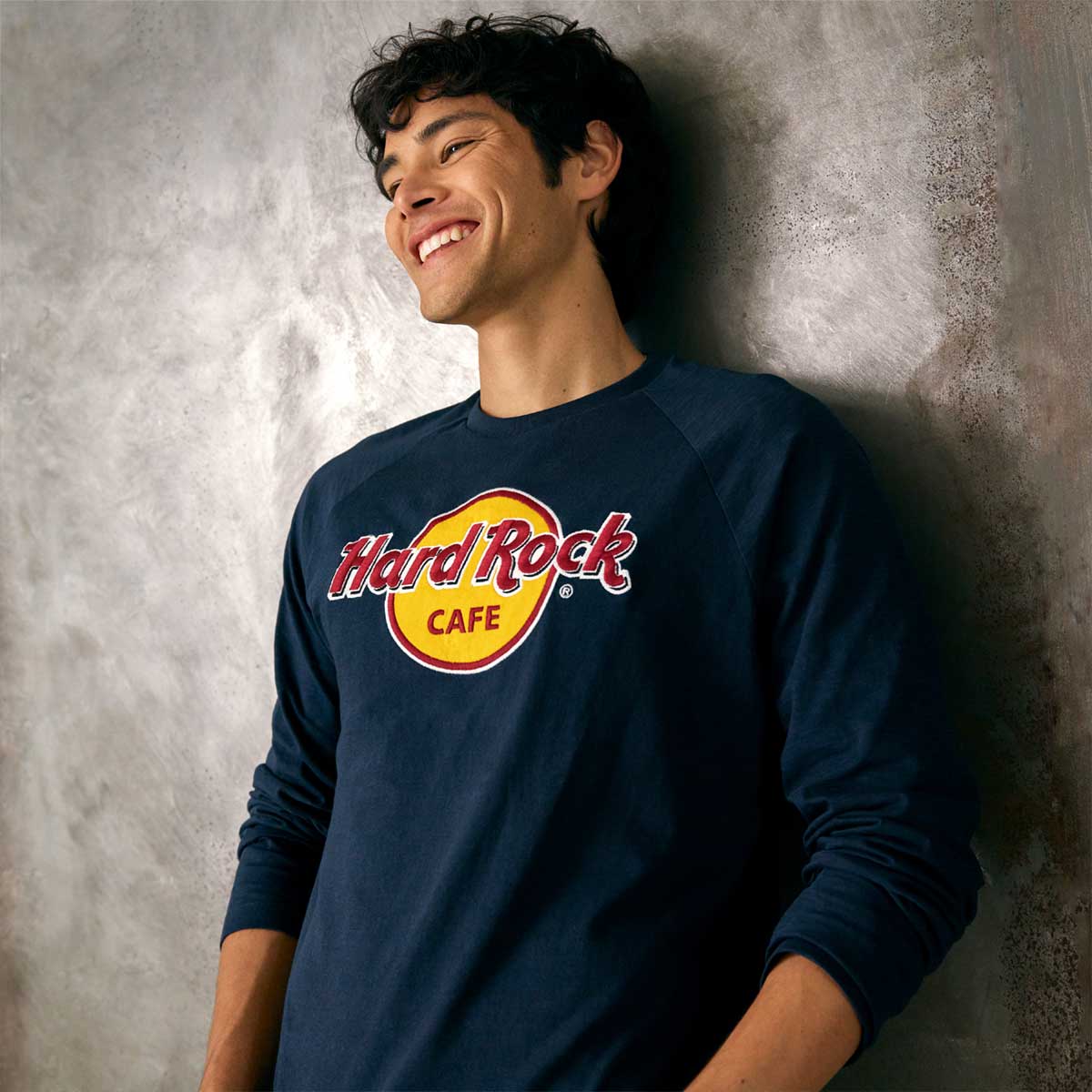Elevated Classic Logo Longsleeve Raglan Tee in Navy image number 3
