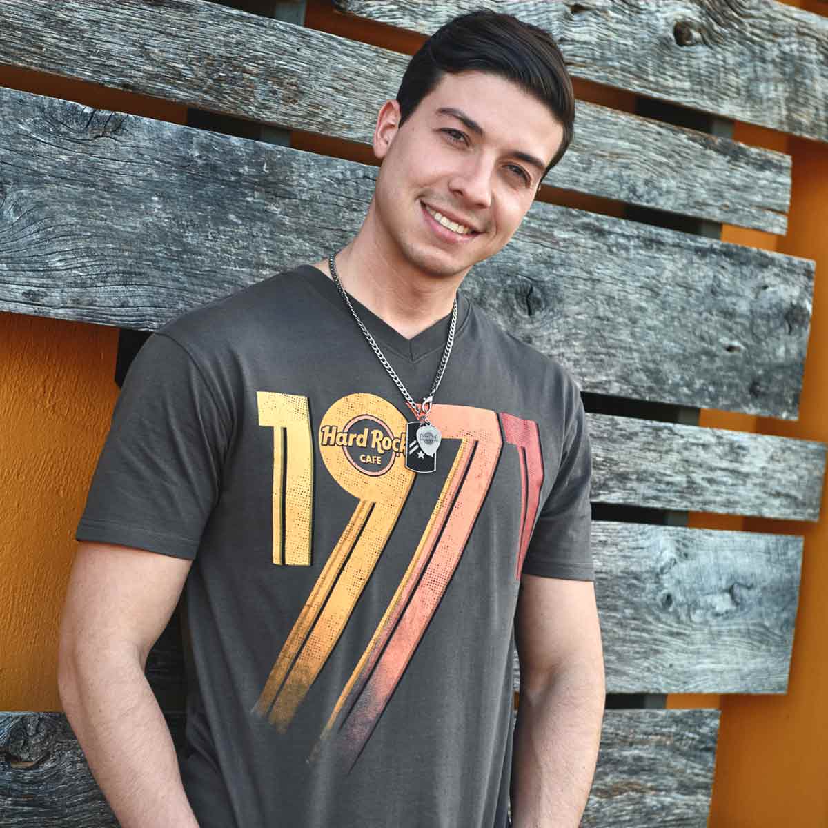 Men's Heritage 1971 Logo V-Neck Tee image number 1